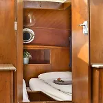 Båthotell Local Houseboat Center 'capella' *