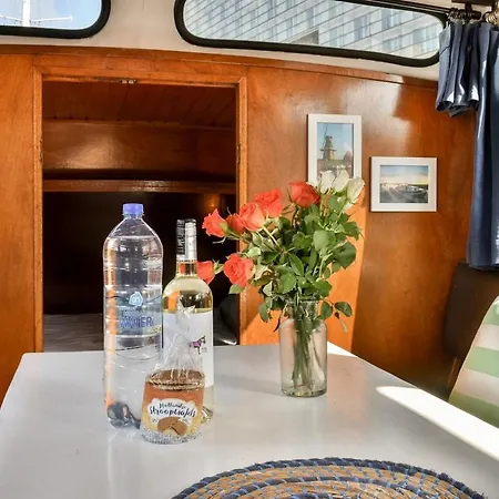 Local Houseboat Center 'capella' * Amsterdam