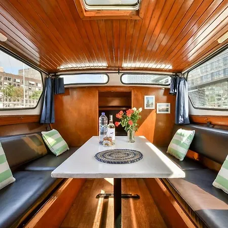 Local Houseboat Center 'capella' *