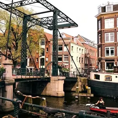 Local Houseboat Center 'capella'