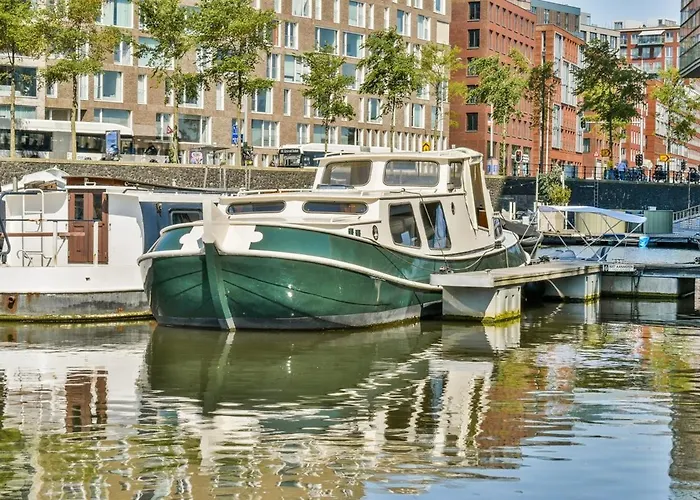 ספינת מלון Local Houseboat Center 'capella' אמסטרדם