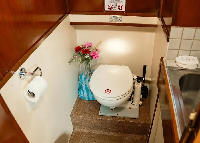 Local Houseboat Center 'capella' *