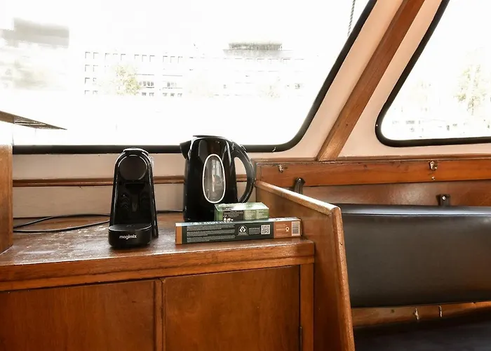 Local Houseboat Center 'capella' *