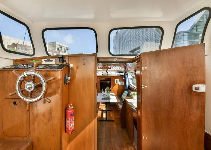 ספינת מלון Local Houseboat Center 'capella'