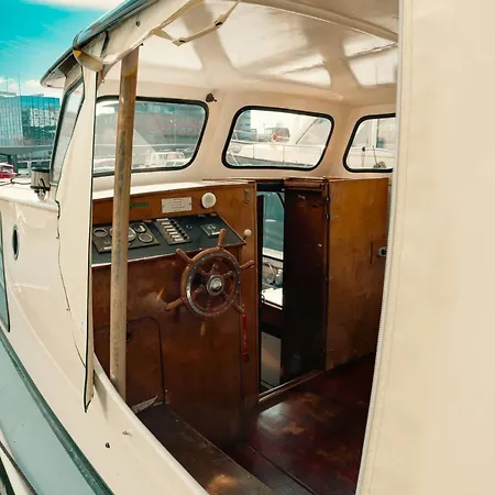 Hotel na wodzie Local Houseboat Center 'capella' *