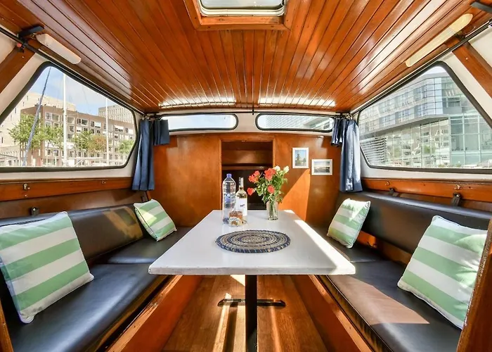 Local Houseboat Center 'capella' *